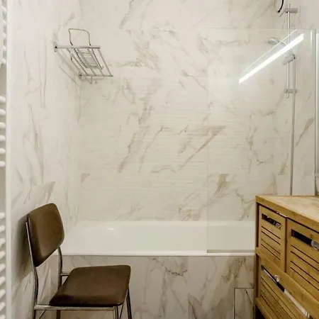 Quiet Flat In Central Paris Le Marais *