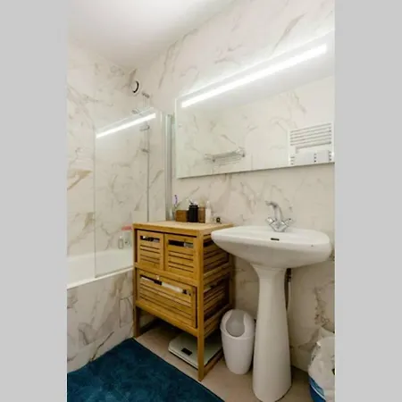 Quiet Flat In Central Paris Le Marais